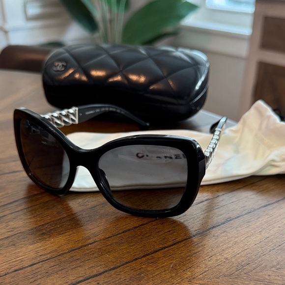 Authentic CHANEL Polarized Black 5305 Sunglasses, Case, Dust Bag, My Personal - Picture 1 of 10